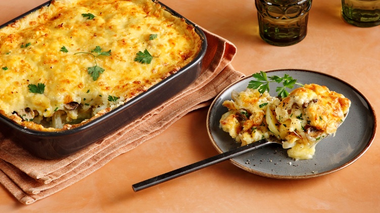 Αλμυρό κέικ με φρέσκα μυρωδικά και μους ανθότυρου