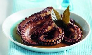 Octopus stewed in red wine