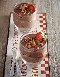 No bake chocolate – fresh strawberry cheesecake in a glass
