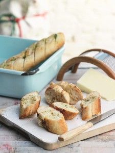 Σκορδόψωμο με ρίγανη και κεφαλοτύρι