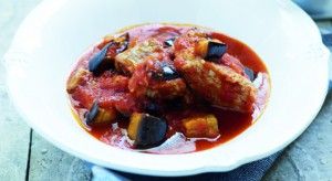 Beef with aubergines and fresh tomato