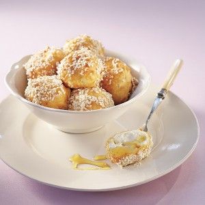 Mini cheese doughnuts with sesame and honey