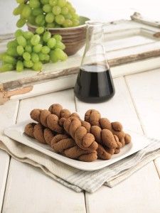 Moustokouloura (grape molasses cookies)