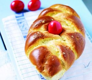 Top Places to Buy Tsoureki Bread in Athens