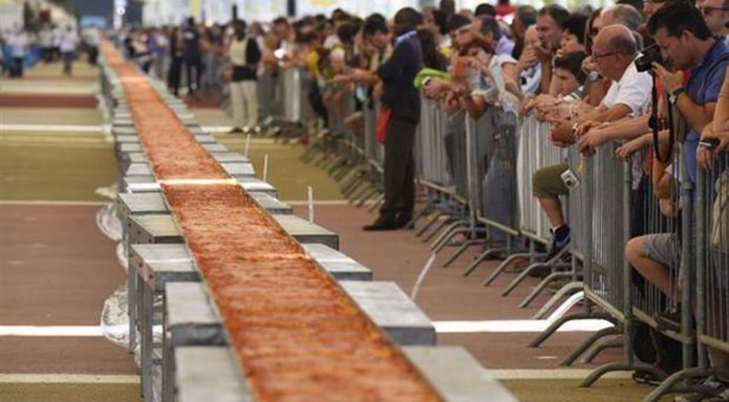 longest pizza
