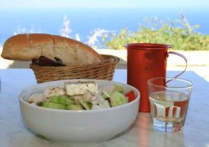Λίγο ρετσίνα, λίγο θάλασσα και το αμόρε μου