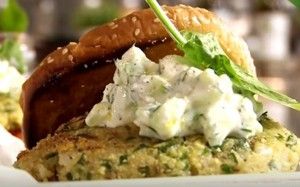 Burger με φαλάφελ και τζατζίκι φέτας