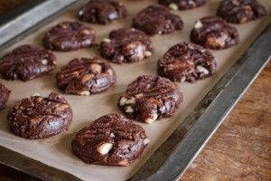 Double chocolate and currant cookies
