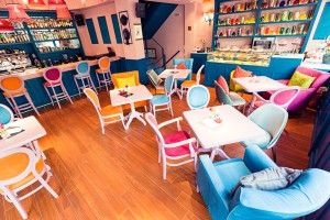 Chapeau, όπως λέμε “καπέλο”. Το νέο café bistro του Χαλανδρίου