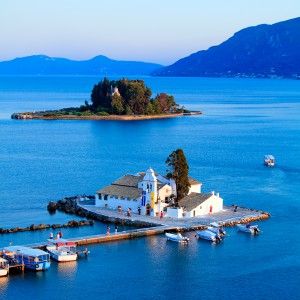 Γεύσεις και Κατακτήσεις: Η ιστορία της κερκυραϊκής κουζίνας στο θέατρο