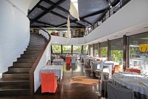 Η Μυρσίνη Λαμπράκη στην κουζίνα του Όμικρον