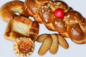 Πάνω από 50.000 πασχαλινά γεύματα σε ευπαθείς ομάδες διανέμει η Περιφέρεια Αττικής