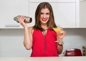 Τα 9 κοκτέιλ που πρέπει να μάθεις να φτιάχνεις πριν τα 30