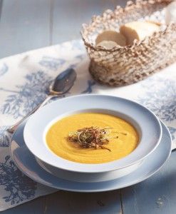 Carrot soup with curry and fried leeks