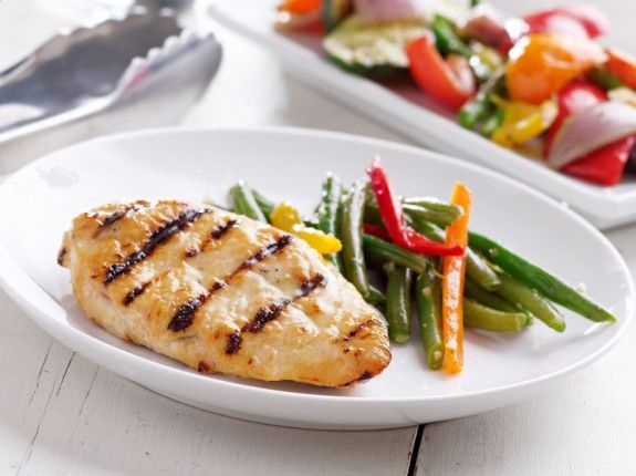 14940991 – summer grilling time – grilled chicken with vegetables.