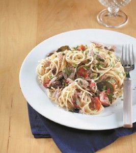 Tuna, tomato and olive spaghetti