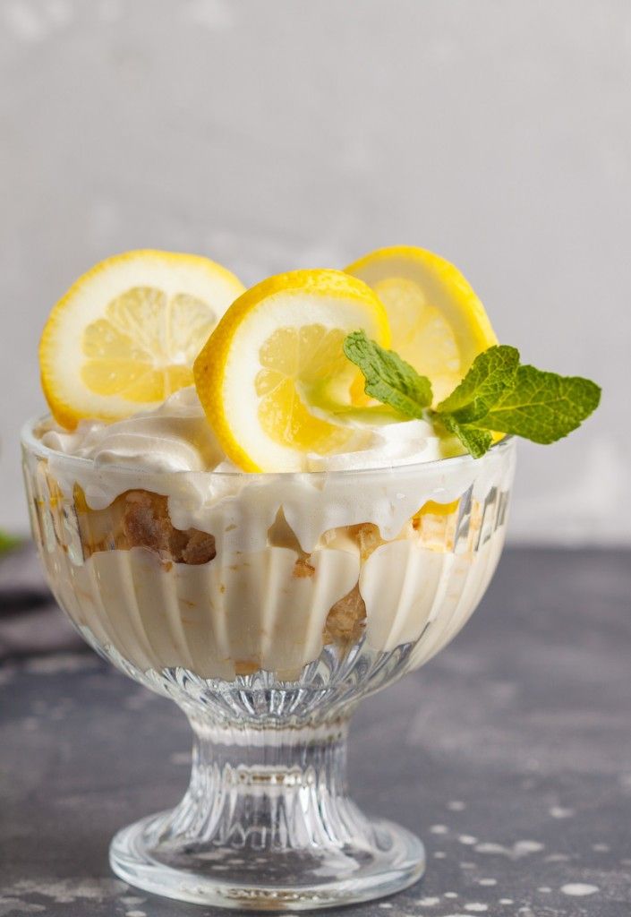 Αέρινο trifle με γεύση τσηζκέικ στο ποτήρι