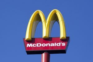 Κορωνοϊός: Τα McDonald’s προσφέρουν δωρεάν γεύματα για εργαζομένους στην πρώτη γραμμή της μάχης