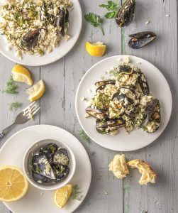 Rice with mussels and lemon
