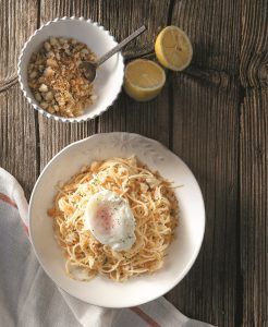 Spicy spaghetti with poached egg
