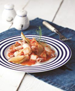 Squid with fennel in tomato sauce