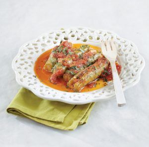 Garlicky courgettes in tomato sauce