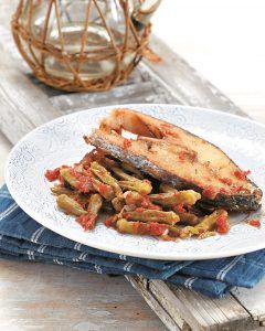 Fish baked with okra