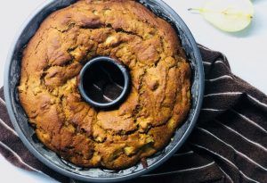 Sugar-free pear and honey cake