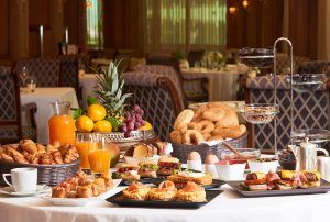 Κυριακάτικο brunch με live μουσικές στο Parliament