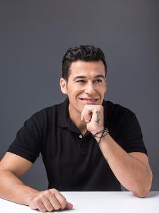 Νικόλας Στράγγας: Από τα μακαρόν στο σουβλάκι