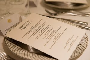 Δείπνο ελληνοαυστραλιανής φιλίας στην κατοικία της Πρέσβειρας της Αυστραλίας