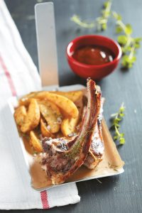 Αρνίσια παϊδάκια με σάλτσα BBQ από πετιμέζι