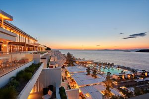 Στο νέο Four Seasons Αstir Palace θα βρεις ούτε 1 ούτε 2, αλλά 8 εστιατόρια