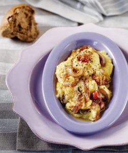 Fava with paprika, onion and tomato
