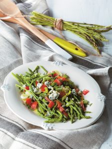 Asparagus, blue cheese and tomato salad