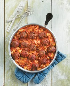 Meatballs and leek bake