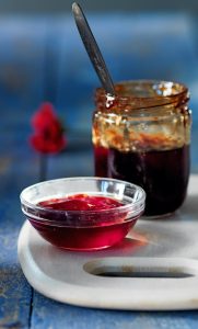 Φτιάχνουμε ξεχωριστό σιρόπι και ζελέ από παπαρούνα