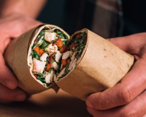 Αραβική πίτα με κοτόπουλο και λαχανικά