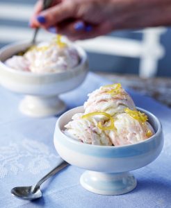 Strawberry frozen yogurt with lemon sauce