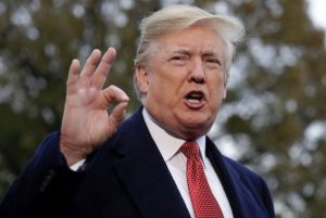 Τι σχέση έχει η προεκλογική καμπάνια του Donald Trump με τα πλαστικά καλαμάκια;