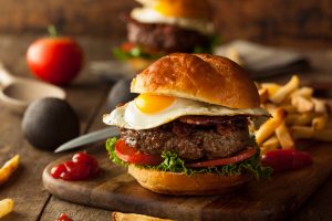 Το τέλειο burger με αβγό