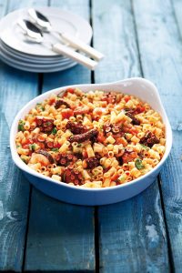 Octopus with macaroni and tomato
