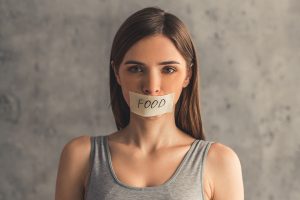 Προσοχή! Αυτά είναι τα πρώιμα συμπτώματα των διατροφικών διαταραχών