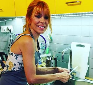 Η Μυρτώ Αλικάκη φτιάχνει την πιο νόστιμη πίτα με λαχανικά και φέτα
