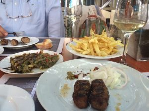 Στο Τεμπελαρχείο στη Δράμα για κεμπάπ