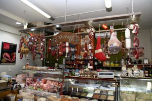 Ελλήνων γη: Διαλεχτά τοπικά προϊόντα στην πόρτα σας