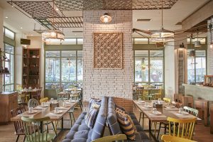 Πέμπτη και 13 με μεζέ της προκοπής στο Mezze Γλυφάδα