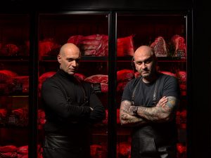 Ο Δημήτρης Κατριβέσης στα εστιατόρια Drakoulis Dry & Raw