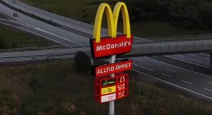 Τα McDonald’s προσφέρουν «τροφή» και για τα αυτοκίνητα