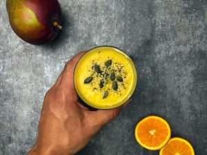 Smoothie ενέργειας με μάνγκο, μπανάνα και baobab